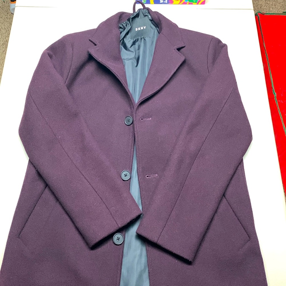 Men’s DKNY coat. Size small
